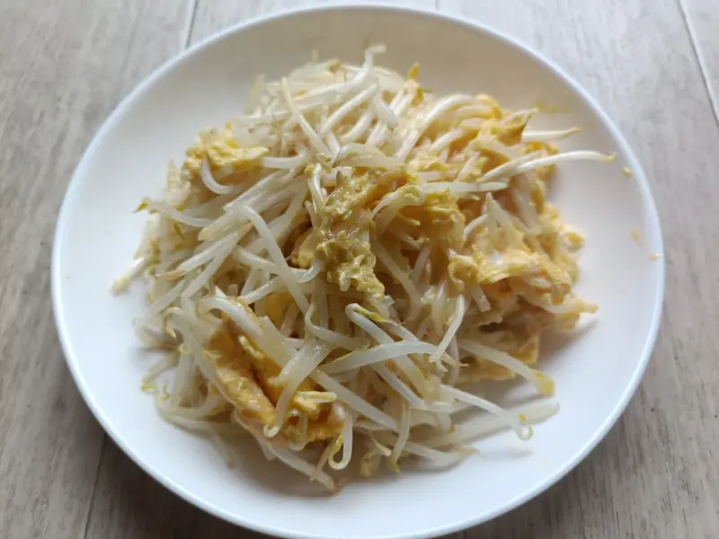 もやしと卵の炒め物